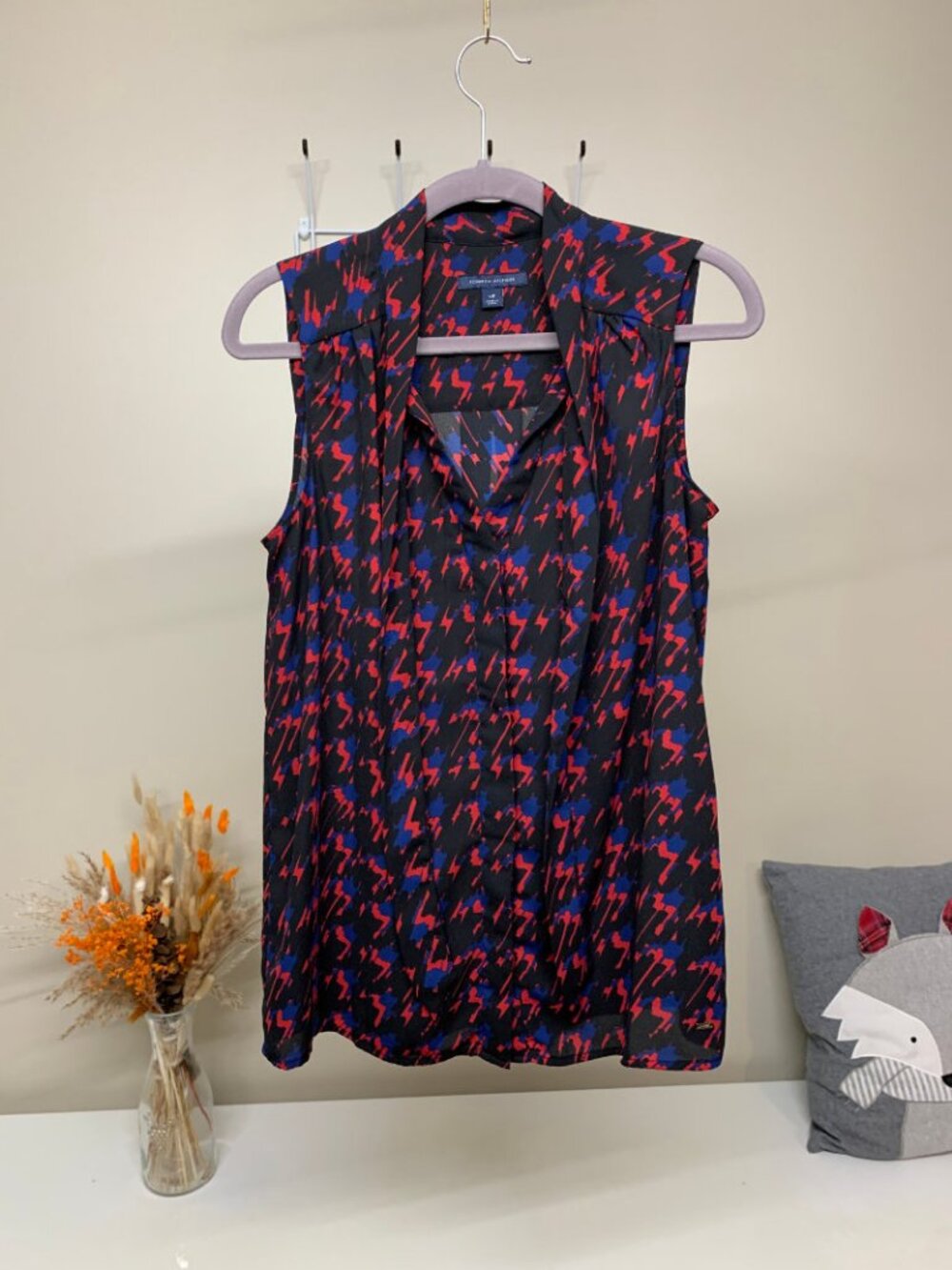 Tommy Sleeveless Blouse Size Small